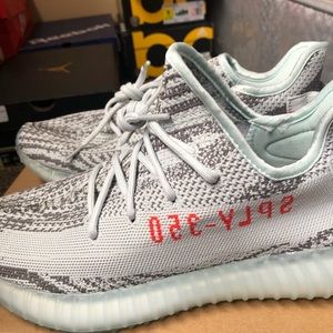 Yeezy boost 350 v2 blue tint